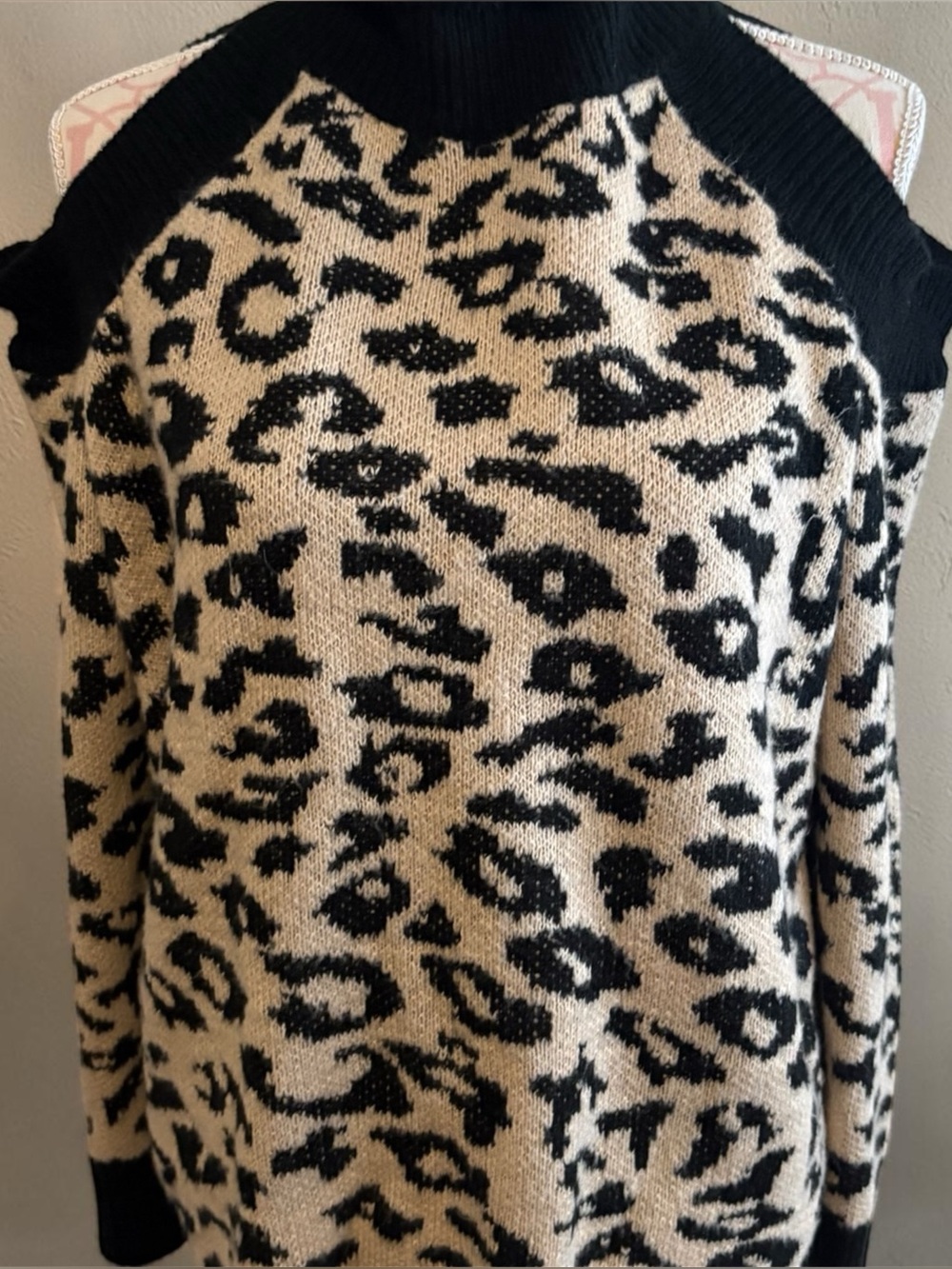 entro Black & Cream Leopard Cold-Shoulder Turtleneck Sweater